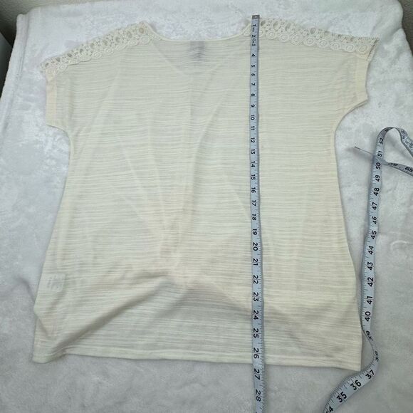 Allie & Rob Women's Size M Twisted Front Short Sleeve Top Ivory With Lace Sleeve - Picture 12 of 12